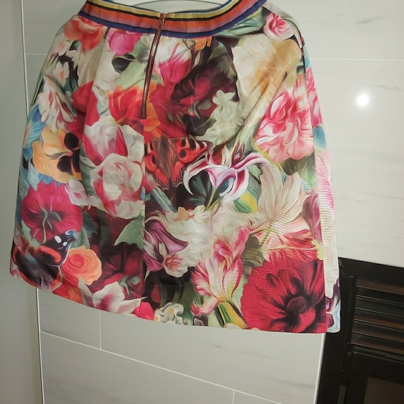 Ted Baker Dresses & Skirts - Ted baker skirt large